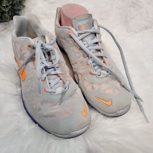 Nike women’s tenis shoes